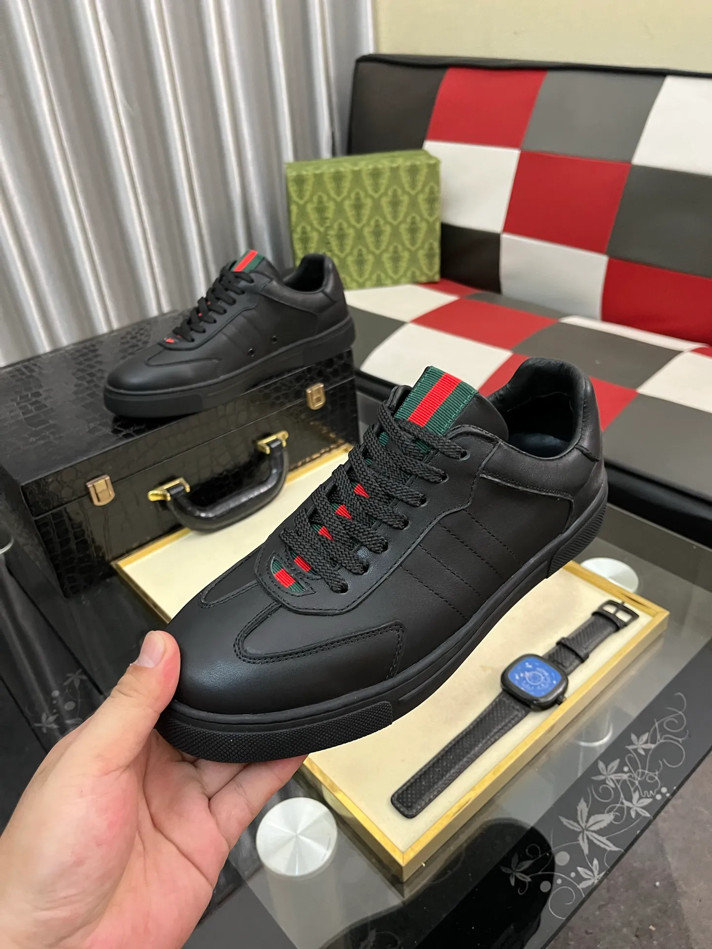 Men's shoes 💰400⌚️⌚️Gucci •Gucci original quality.~ Unique modern style sneakers. 🏃A must-have casual shoe for trendy men😍😍 Original brand imported from Italy, imported original leather, sheep lining (refuses to discolor and grind feet) Sole: Original sole provided by the original factory, French lazy style design ⚠️Fit to the feet, original quality, super comfortable original sole. Just like shooting the real thing🎬The real thing is better, code number: 38-442️⃣colors available